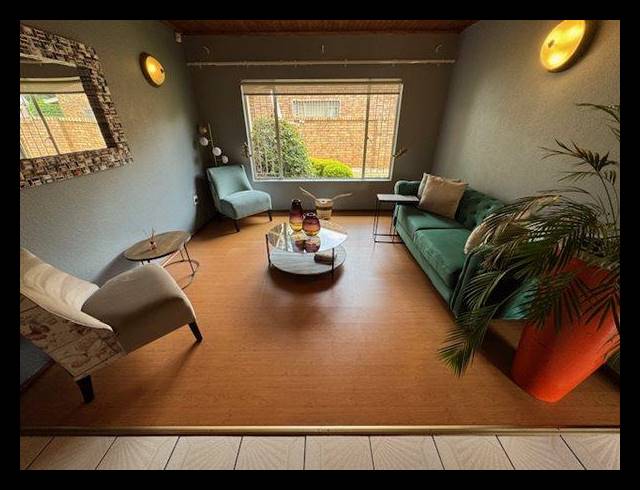 4 BEDROOM HOUSE FOR SALE IN VAN RIEBEECK PARK